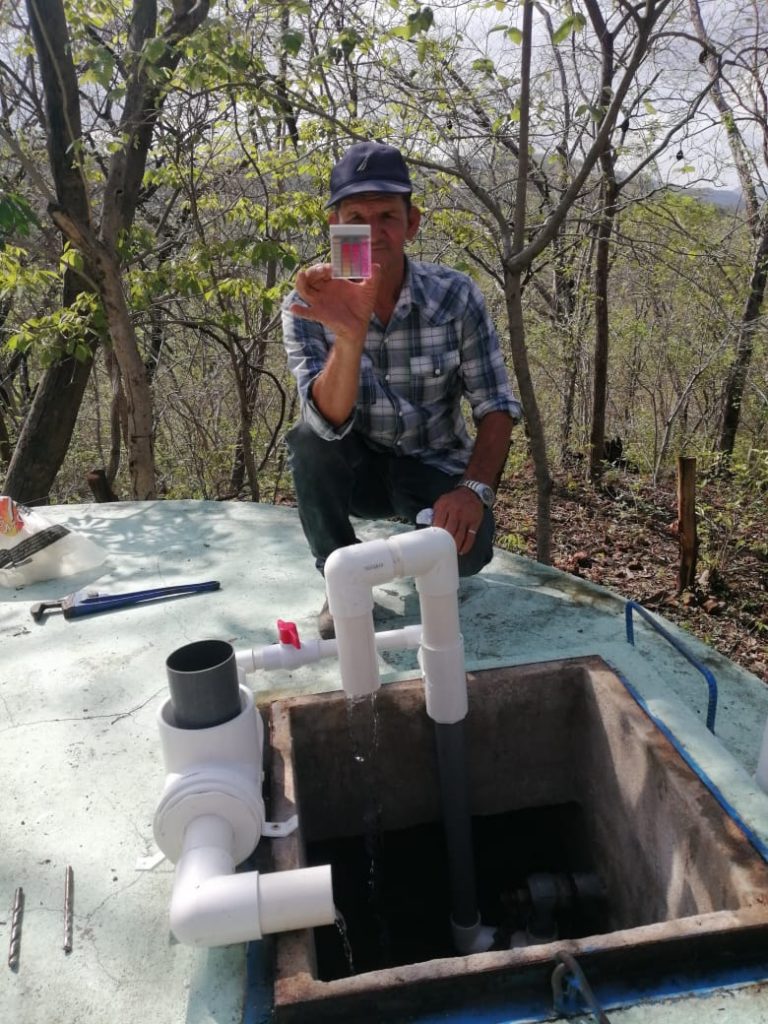Installing chlorinators in El Sauce